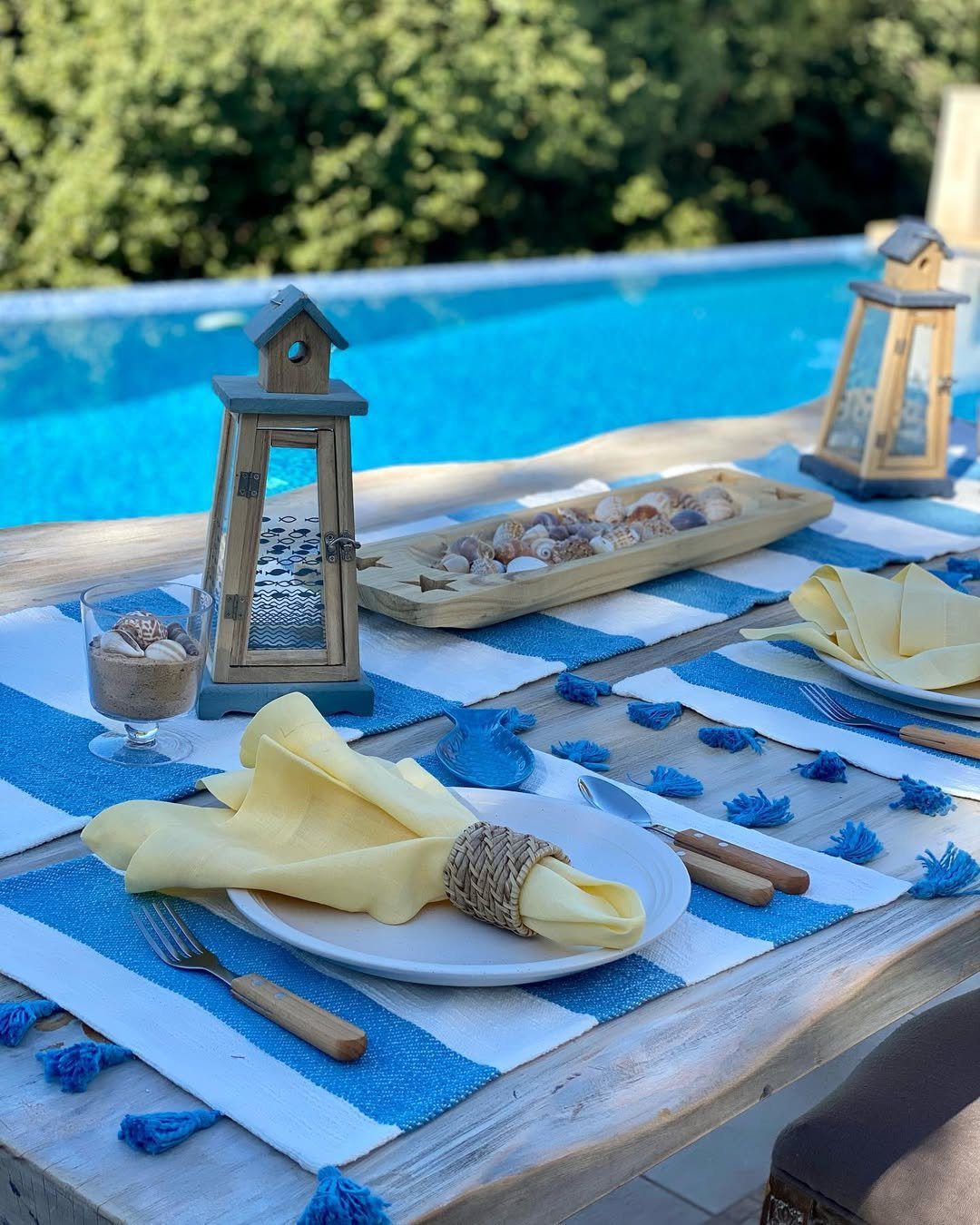 25 Jaw-Dropping Coastal Pool Decor Ideas for 2025 14 Coastal Dining With Nautical Flair
