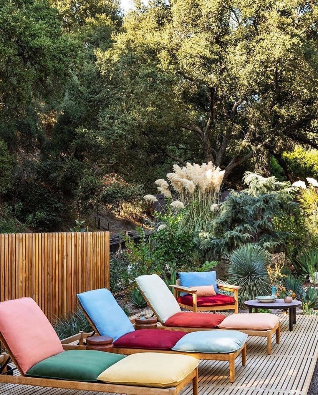 25 Jaw-Dropping Coastal Pool Decor Ideas for 2025 17 Vibrant Loungers For A Playful Escape