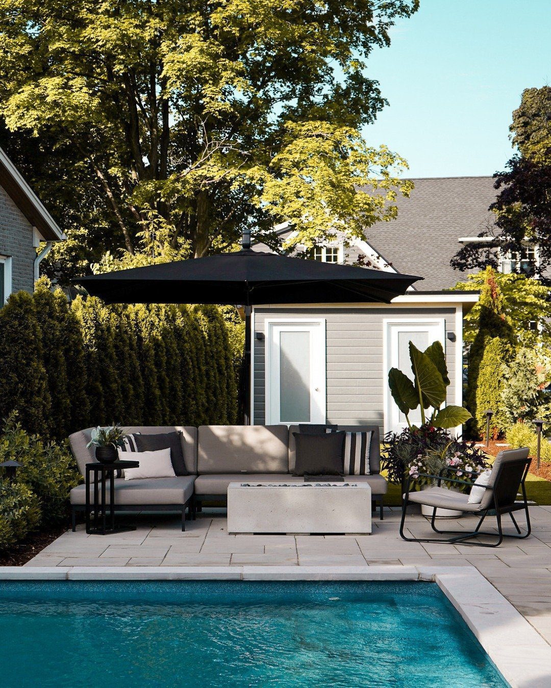 25 Jaw-Dropping Coastal Pool Decor Ideas for 2025 21 Modern Minimalism For Outdoor Lounging