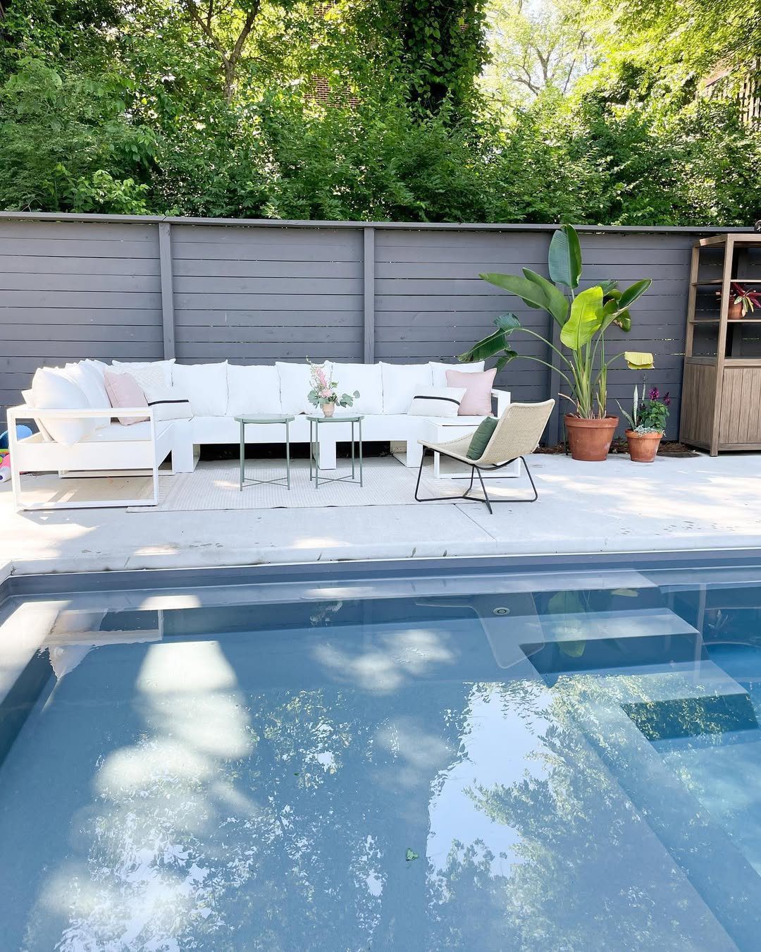 25 Jaw-Dropping Coastal Pool Decor Ideas for 2025 23 Crisp White Comfort With Green Accents
