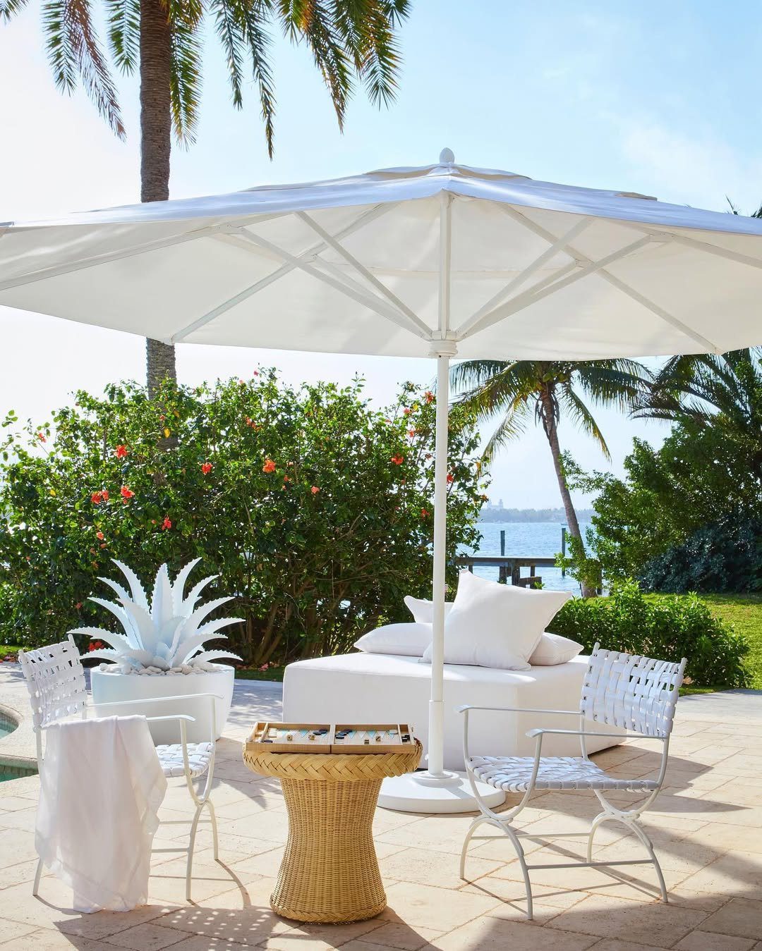 25 Jaw-Dropping Coastal Pool Decor Ideas for 2025 5 Chic Simplicity For Poolside Relaxation Oasis