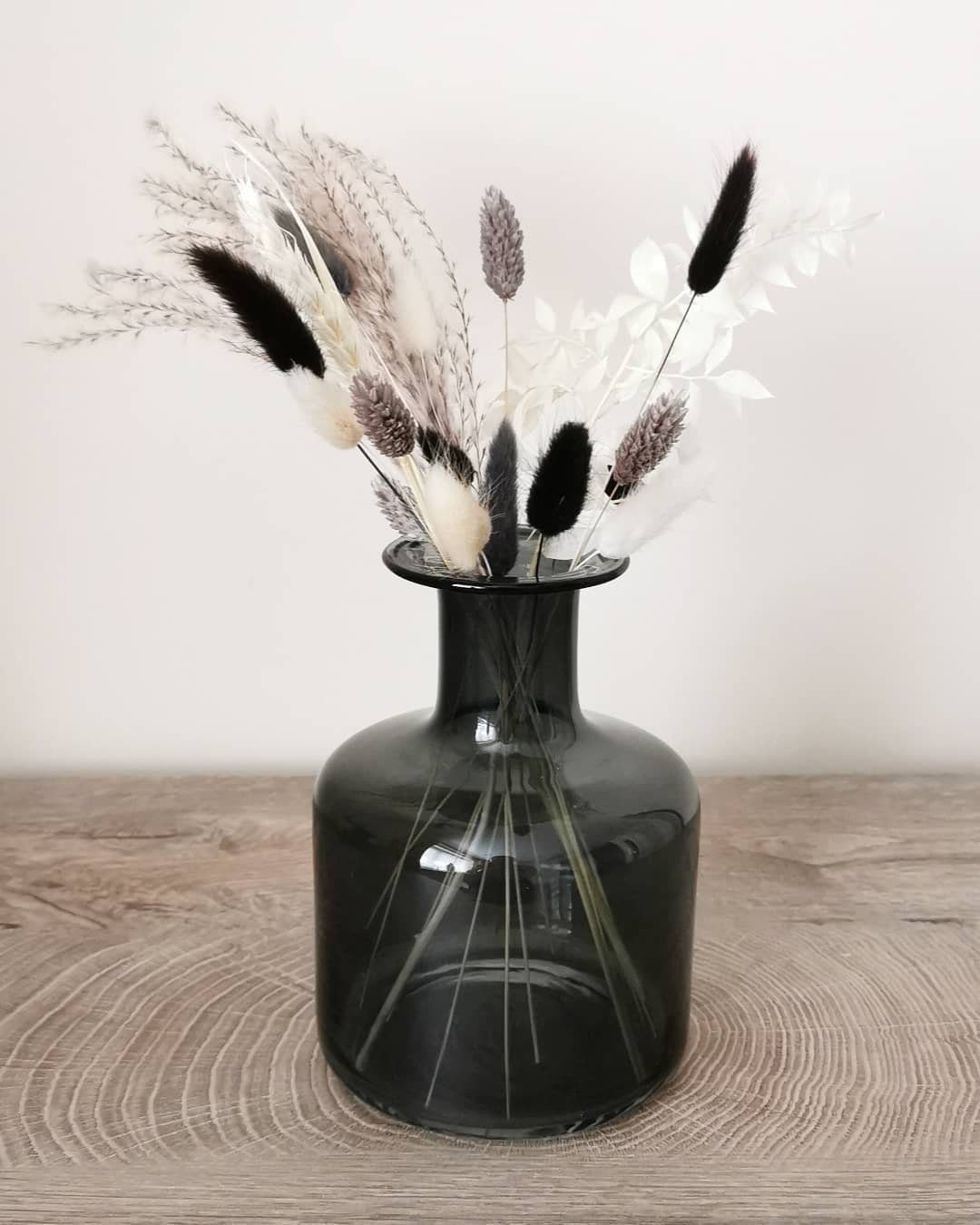 Modern Dried Florals For Bold Contrast