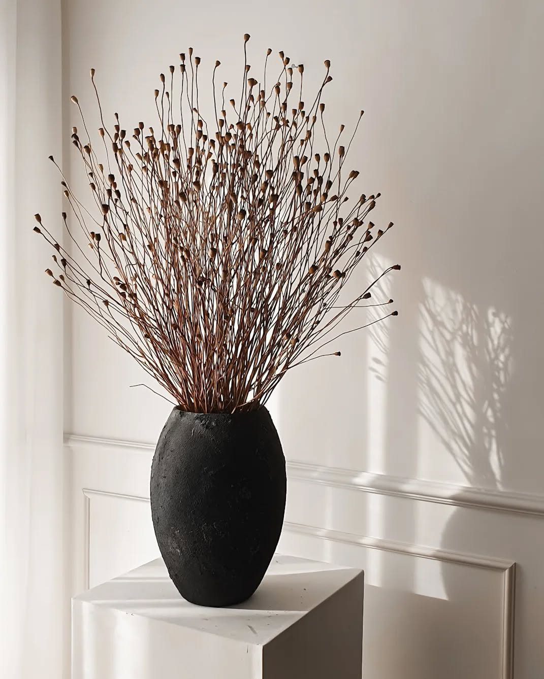Sculptural Dried Branches For Bold Elegance