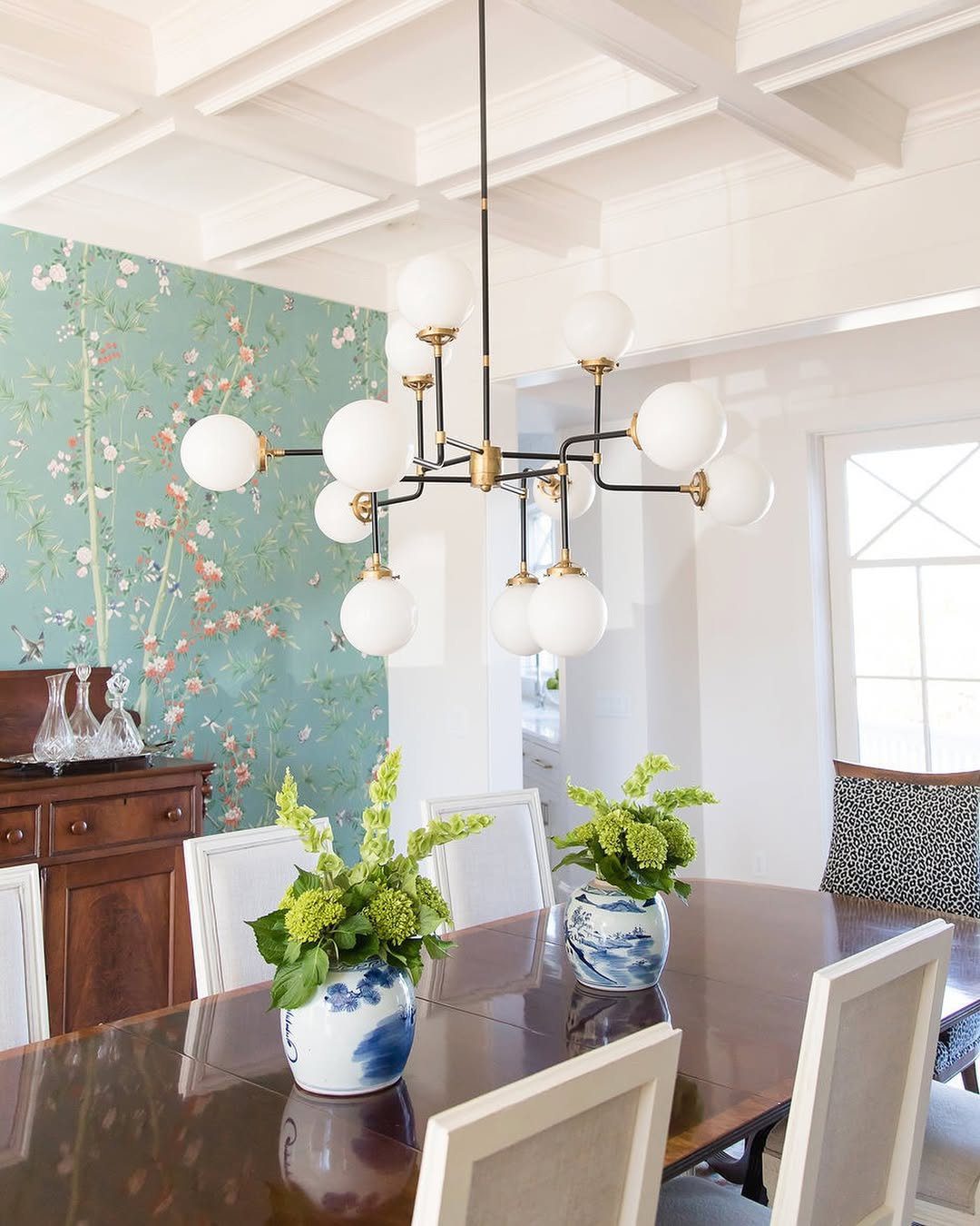 25 Stunning Dining Room Wallpapers That Scream Luxury 2025 16 Chinoiserie Wallpaper For A Fresh And Elegant Dining Room