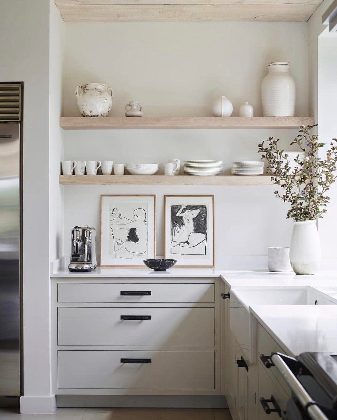 25 Stunning Kitchen Shelf Hacks You Need in 2025! 22 Minimalist Elegance With Artistic Touches