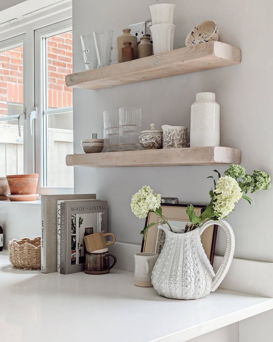 25 Stunning Kitchen Shelf Hacks You Need in 2025! 8 word image 42407 9