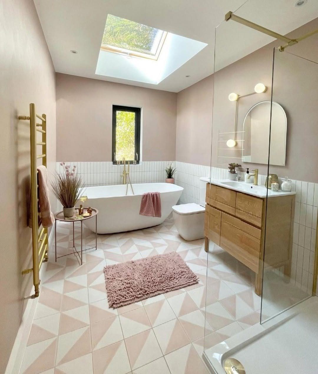  Soft Pink Glam With Golden Accents