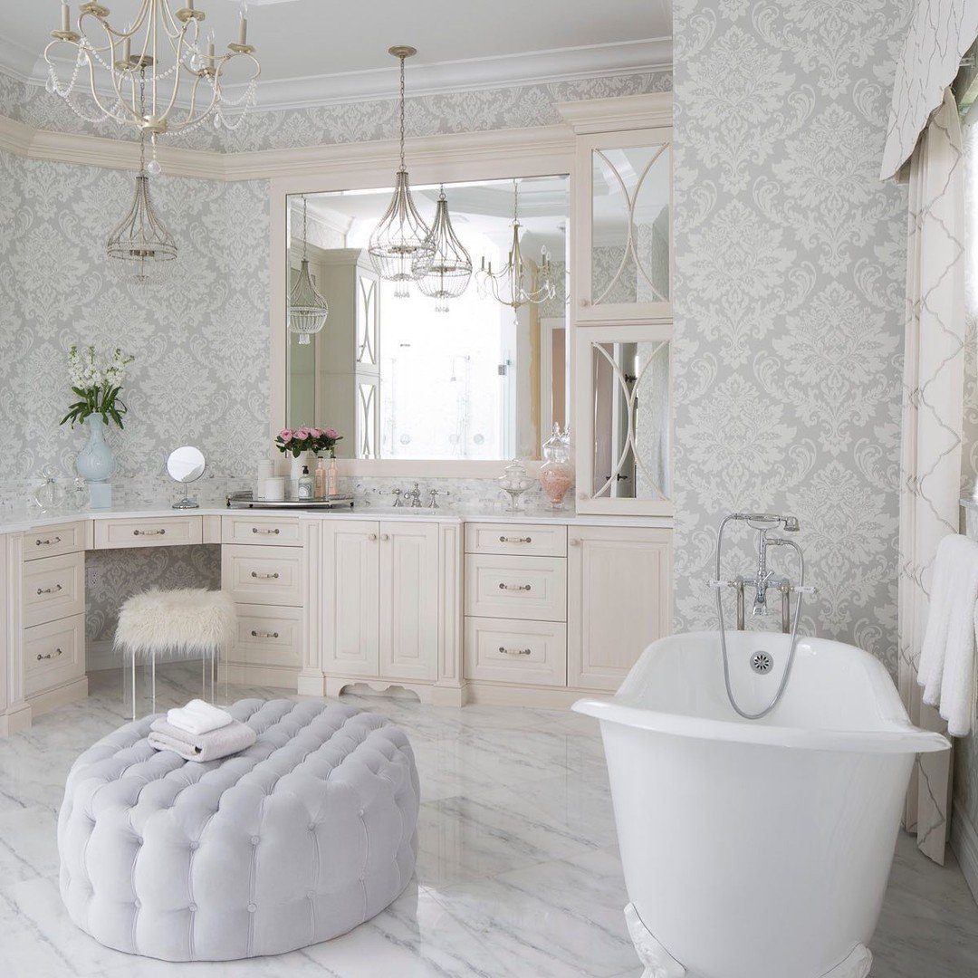 7. Soft Neutrals With Timeless Glamour