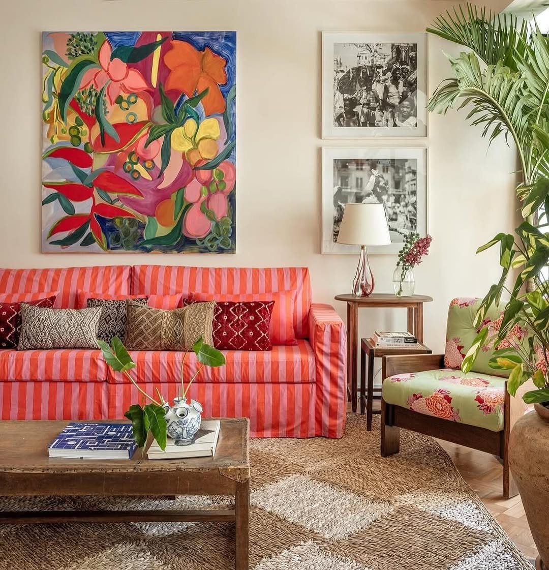 25 Jaw-Dropping Maximalist Living Rooms for 2025 15 Bold Colors And Artistic Energy