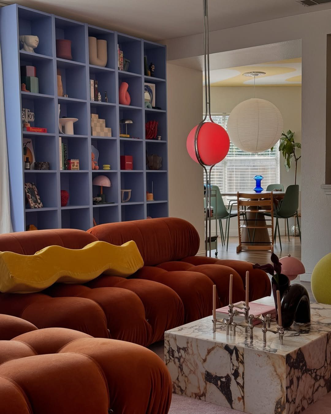 25 Jaw-Dropping Maximalist Living Rooms for 2025 19 Sculptural Shapes And Bold Contrasts