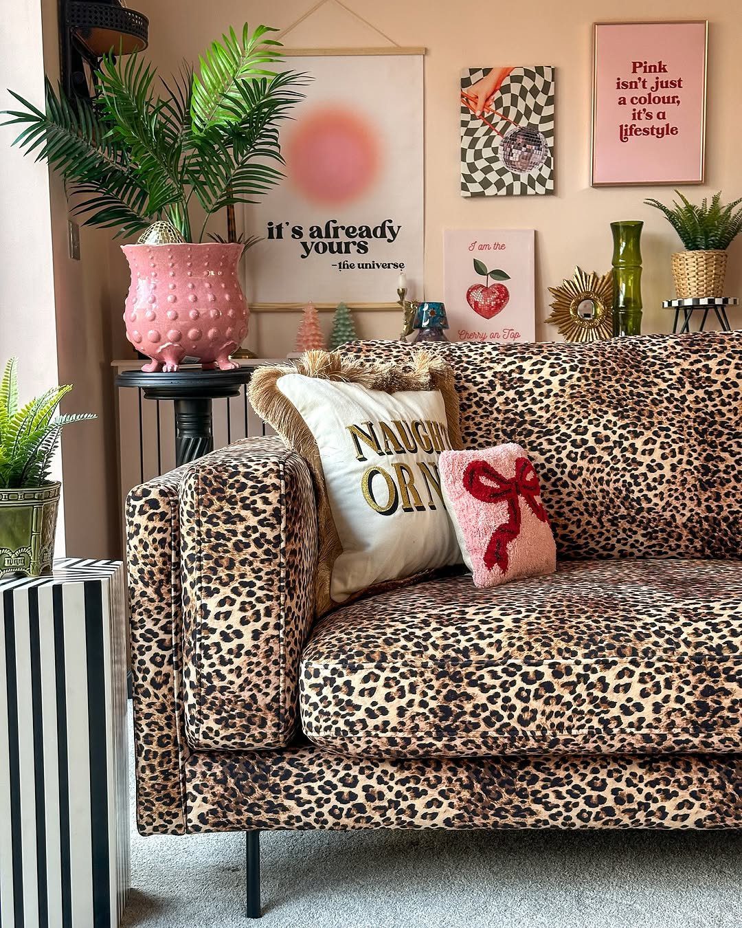 25 Jaw-Dropping Maximalist Living Rooms for 2025 25 Fierce Prints And Playful Glamour