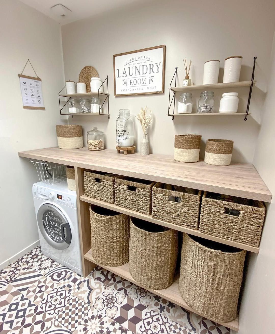 25 Dreamy Farmhouse Laundry Rooms for 2025 15 Warm Farmhouse Style With Smart Storage