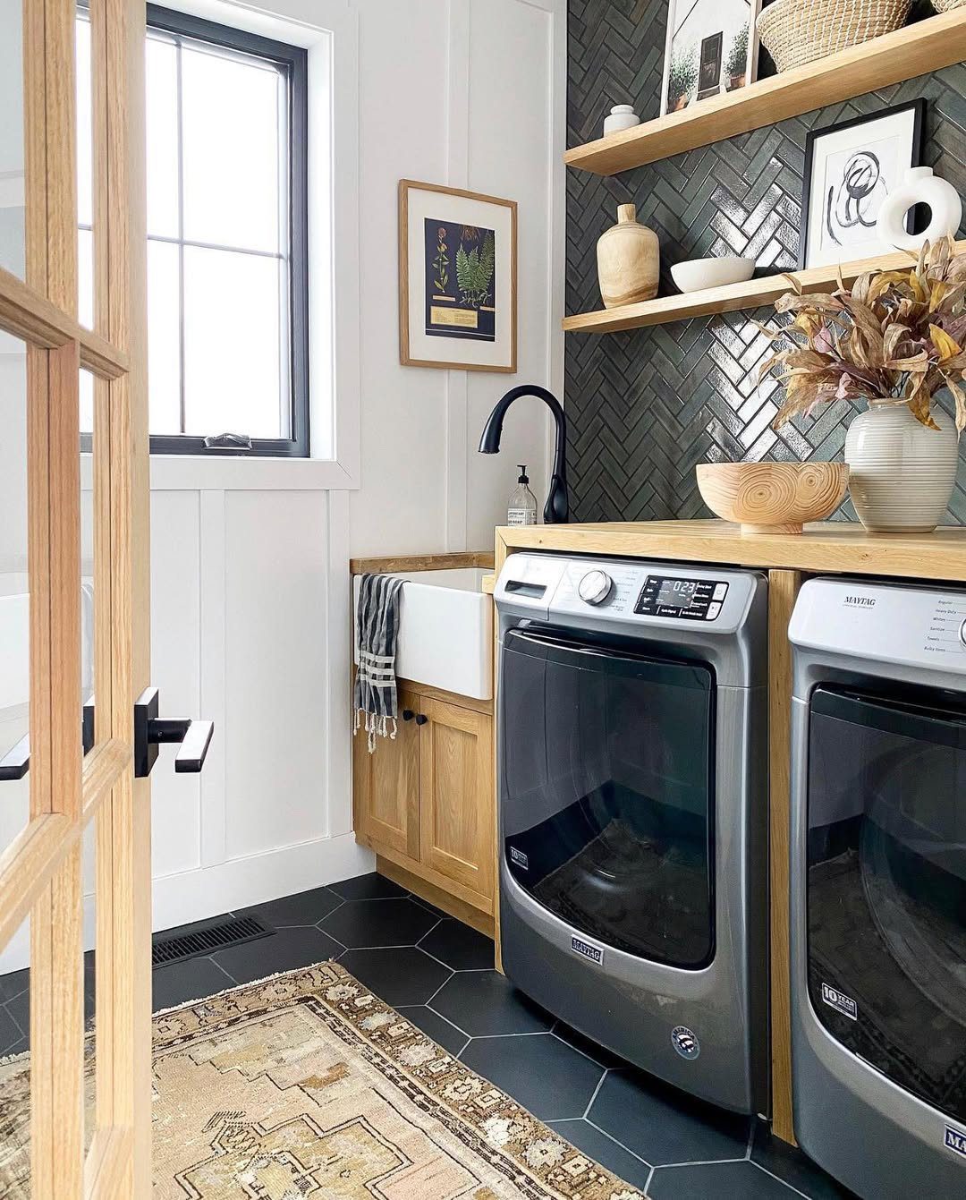 25 Dreamy Farmhouse Laundry Rooms for 2025 20 Modern Farmhouse Laundry With Rich Textures