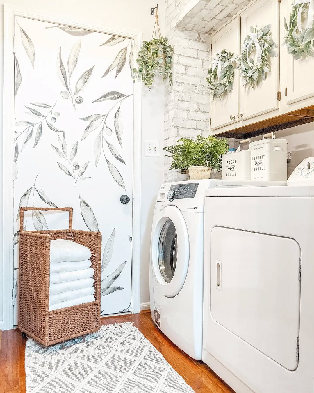 25 Dreamy Farmhouse Laundry Rooms for 2025 22 Fresh Farmhouse Style With Natural Accents