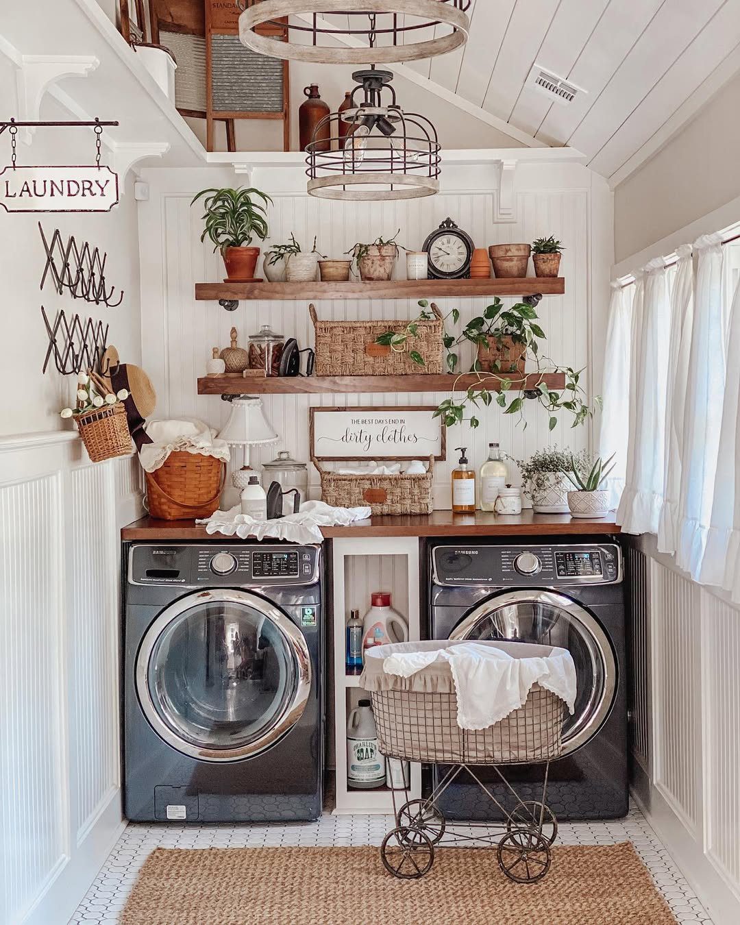 25 Dreamy Farmhouse Laundry Rooms for 2025 2 Vintage Touches For Cozy Farmhouse Vibes