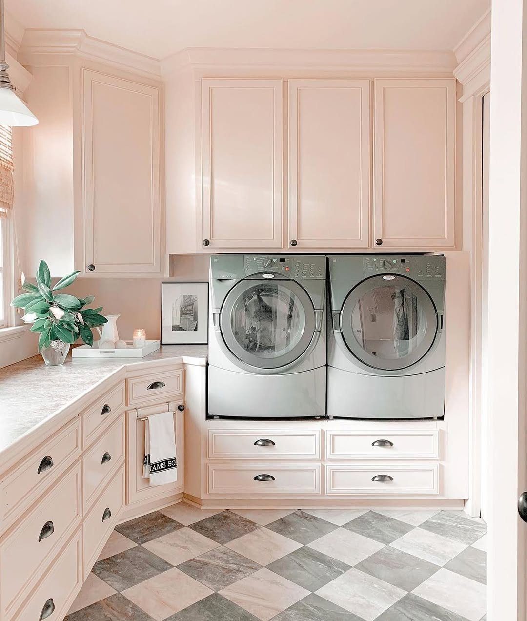 25 Dreamy Farmhouse Laundry Rooms for 2025 3 Classic Farmhouse Elegance With Storage