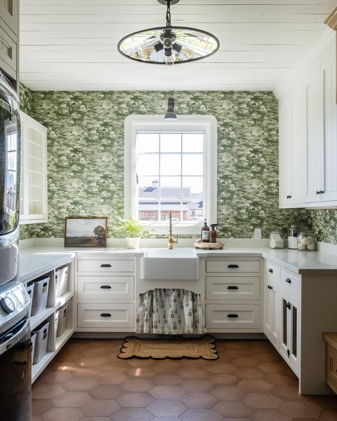 25 Dreamy Farmhouse Laundry Rooms for 2025 7 Timeless Farmhouse Charm With Vintage Accents