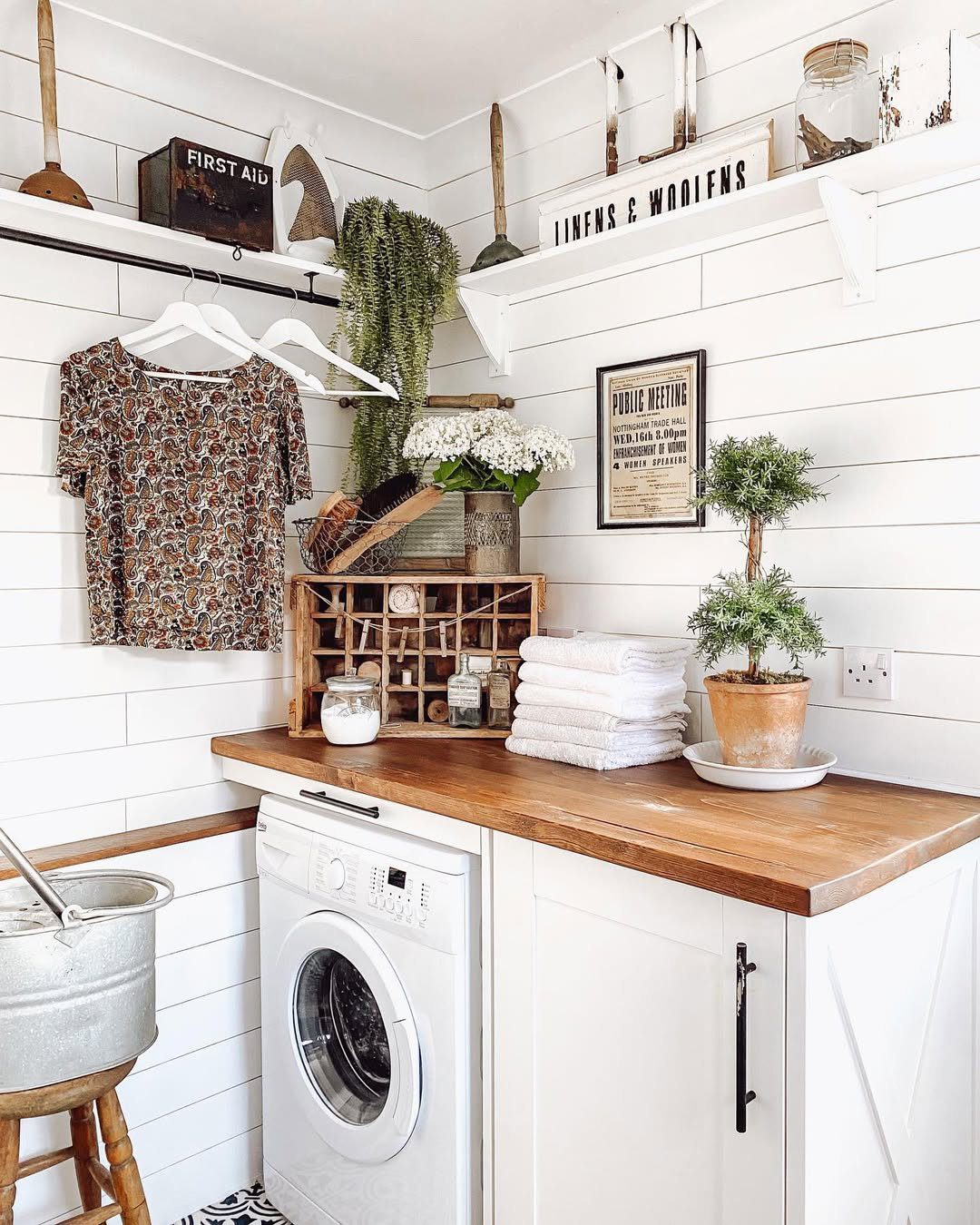 25 Dreamy Farmhouse Laundry Rooms for 2025 8 Vintage Farmhouse Style With Rustic Touches