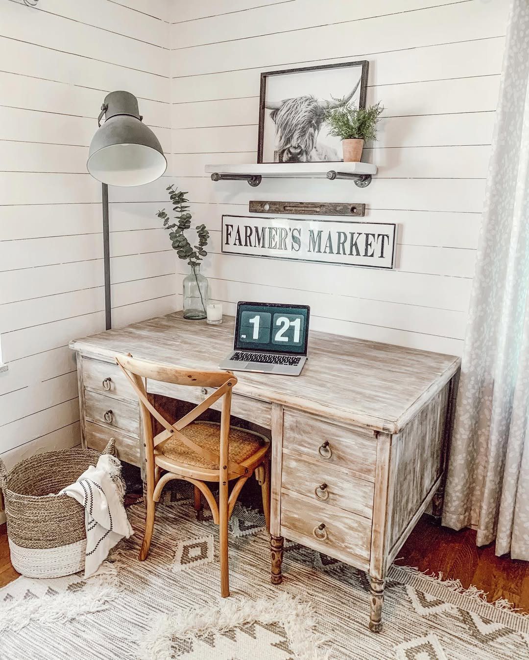 Rustic Wood And Farmhouse Charm
