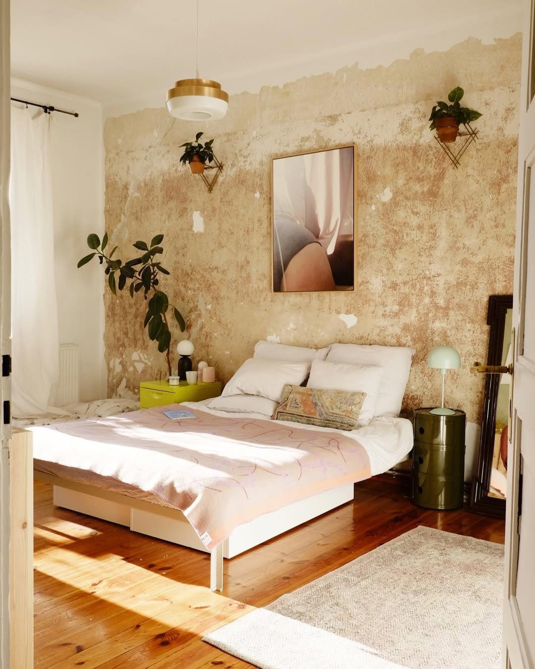 Jaw-Dropping Eclectic Bedrooms You Can't Miss (2025) 14 Raw Textures And Modern Simplicity
