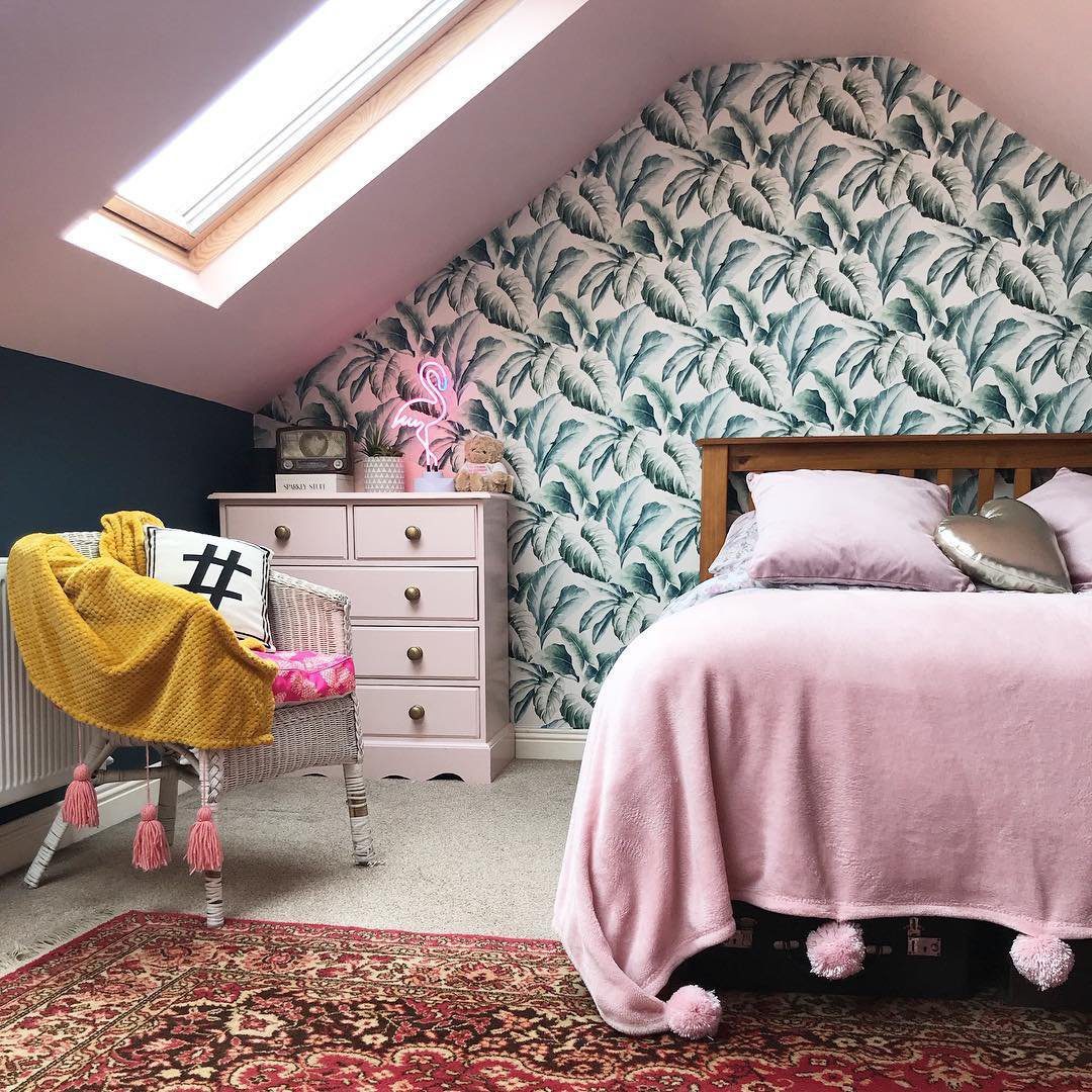 Jaw-Dropping Eclectic Bedrooms You Can't Miss (2025) 23 Tropical Prints And Cozy Pastels