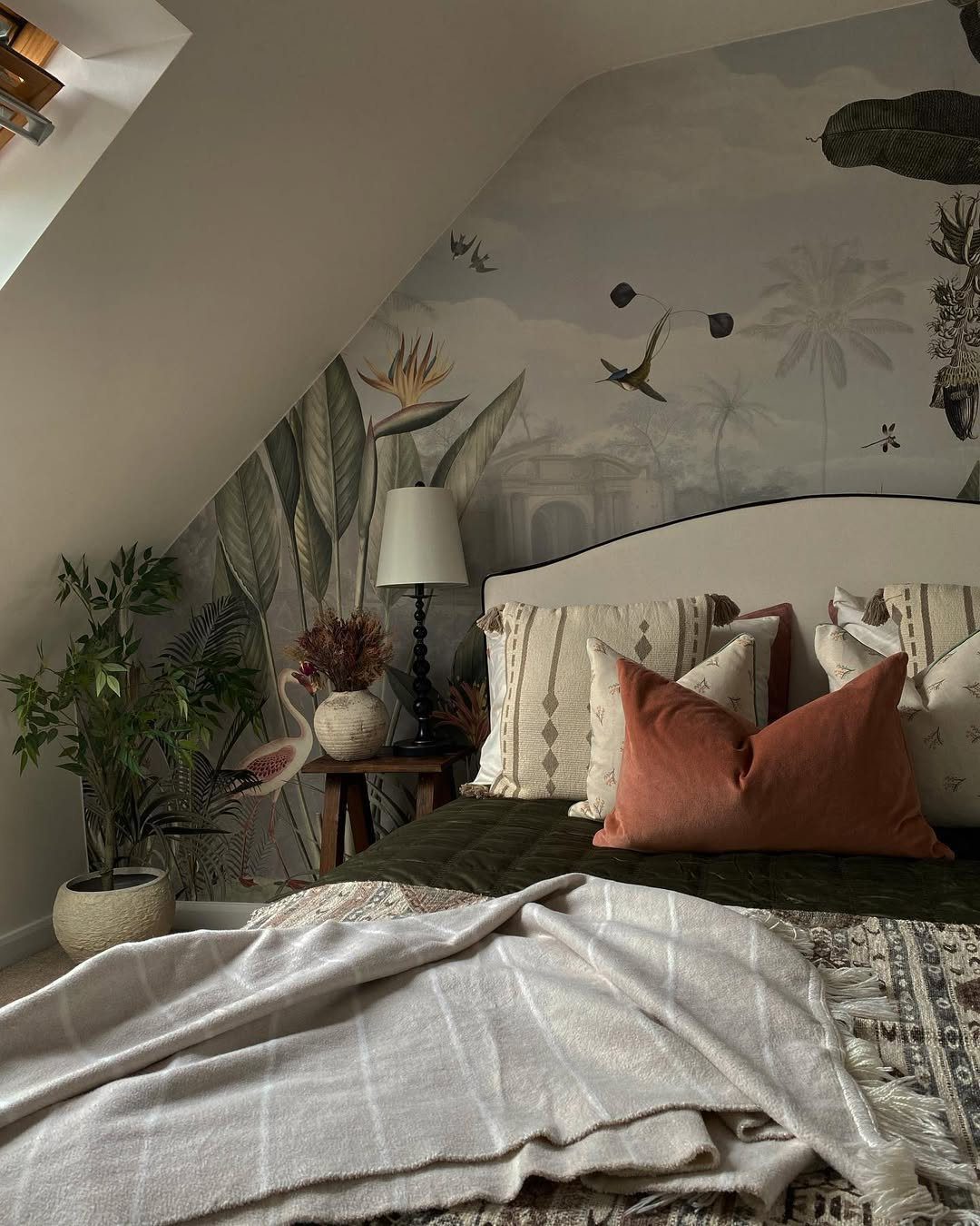 Jaw-Dropping Eclectic Bedrooms You Can't Miss (2025) 24 Nature-Inspired Elegance And Cozy Layers