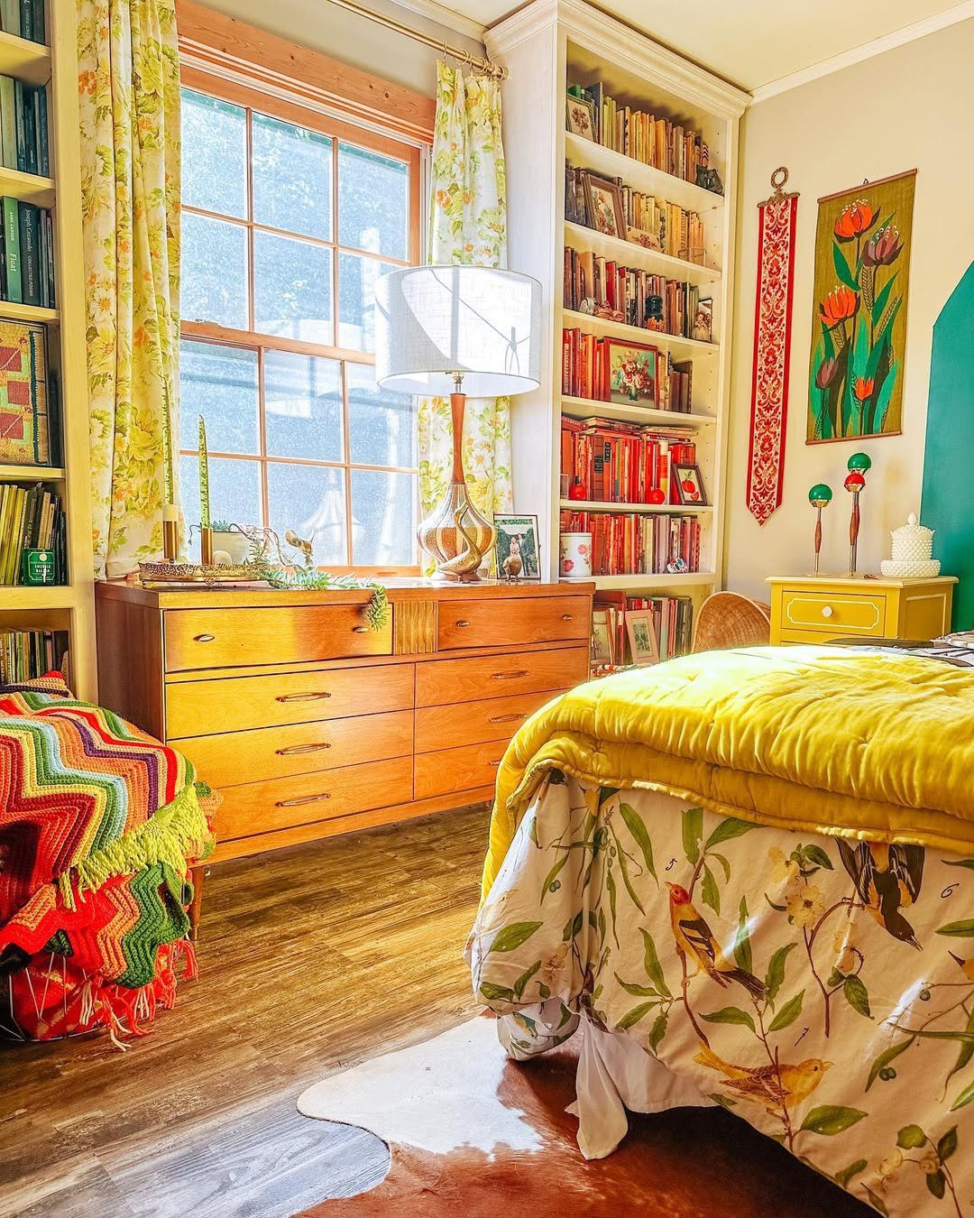 Jaw-Dropping Eclectic Bedrooms You Can't Miss (2025) 3 Vintage Charm And Colorful Layers