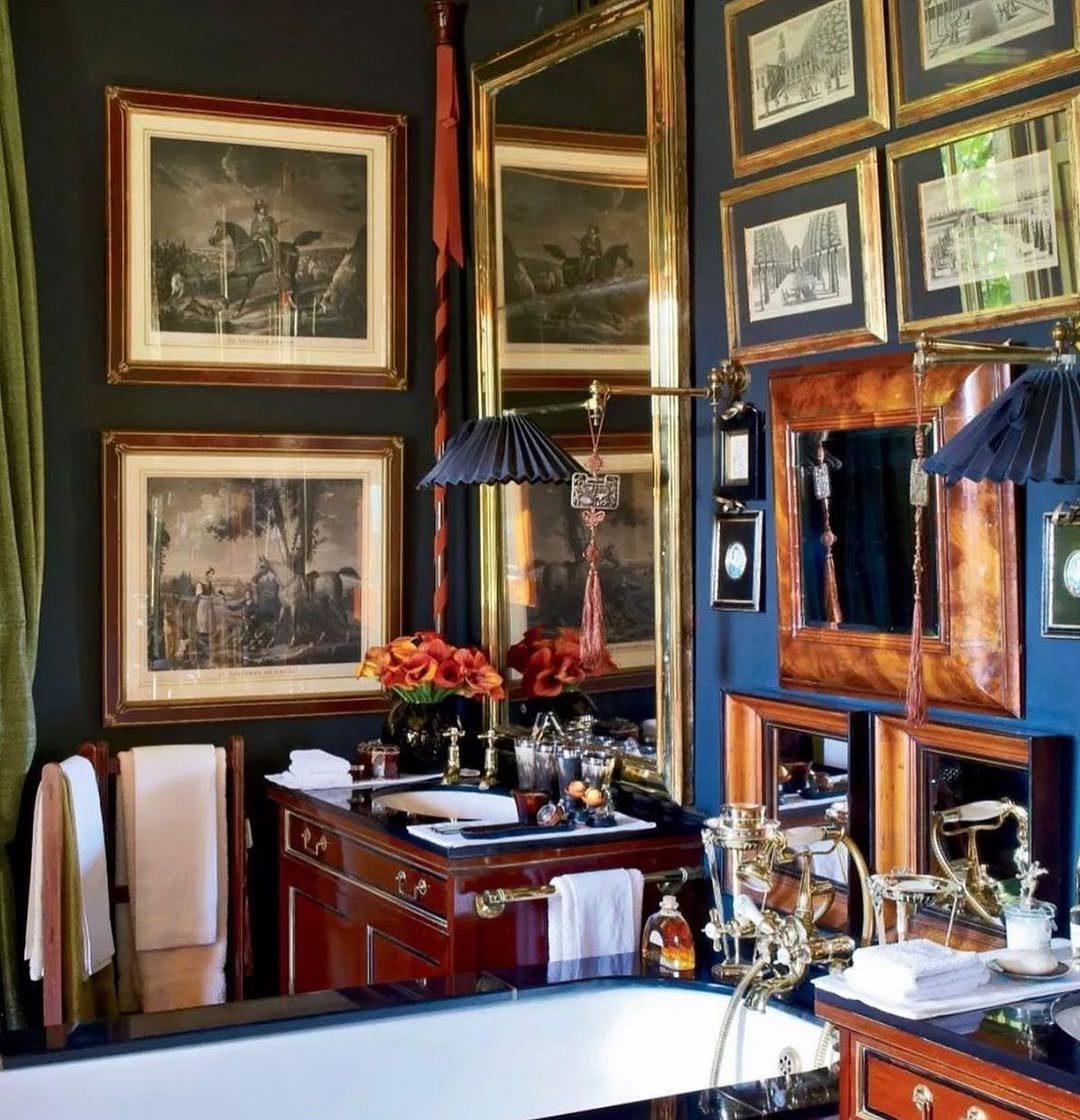 25 Mind-Blowing Eclectic Bathroom Designs for 2025 14 Vintage Luxury With A Dramatic Flair
