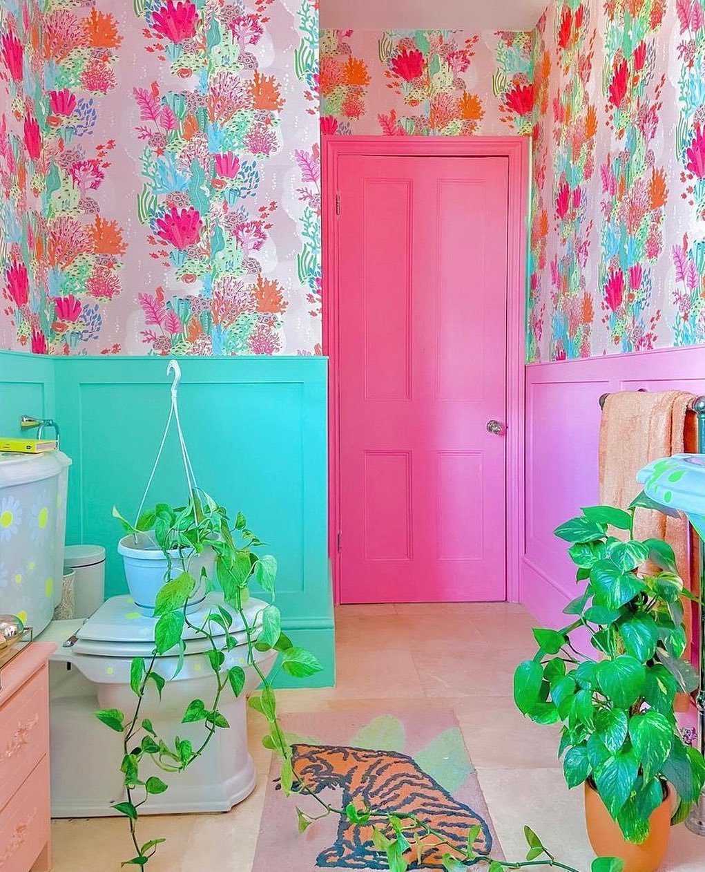 25 Mind-Blowing Eclectic Bathroom Designs for 2025 20 Tropical Whimsy With A Bold Twist