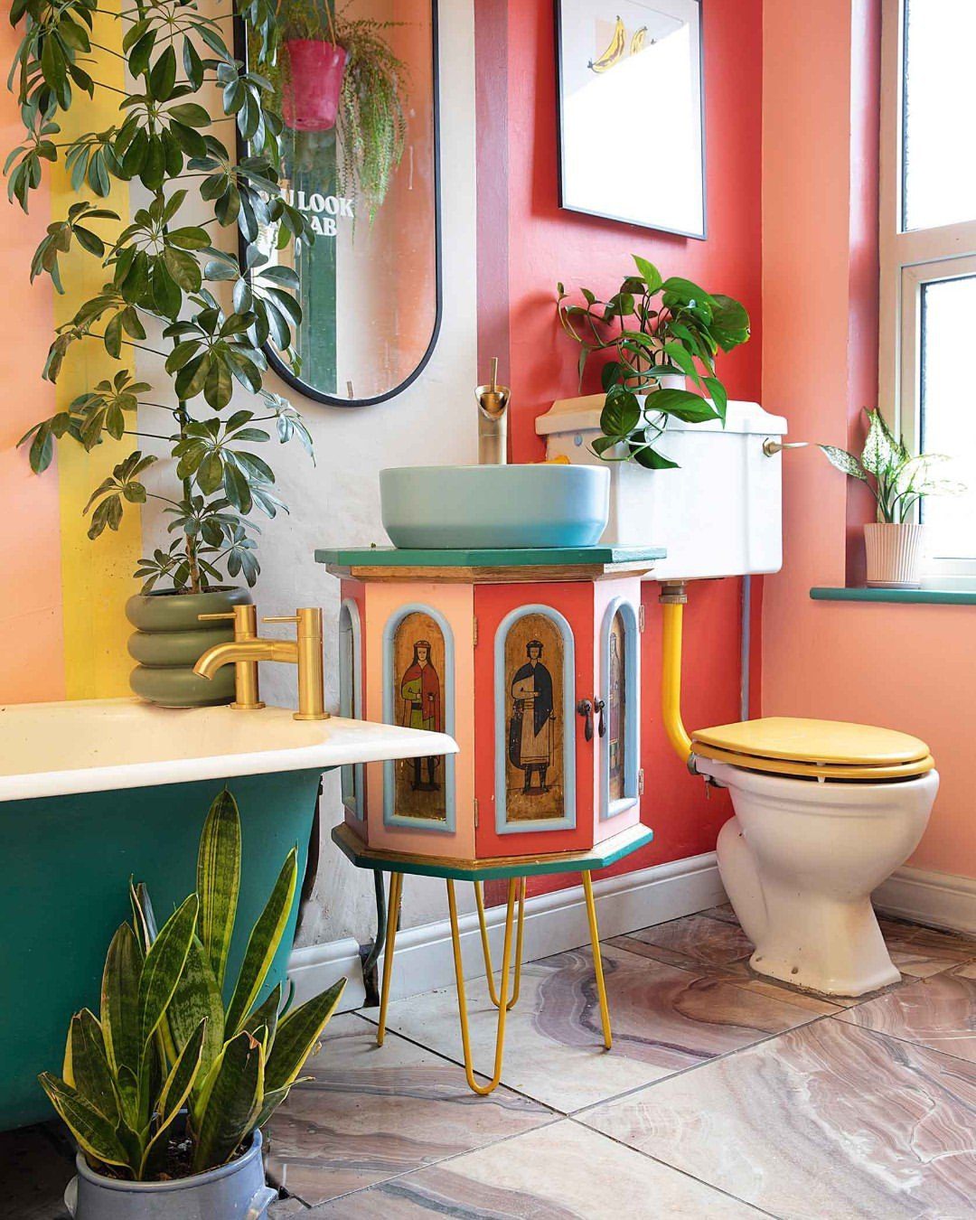 25 Mind-Blowing Eclectic Bathroom Designs for 2025 5 Playful Colors And Vintage Charm