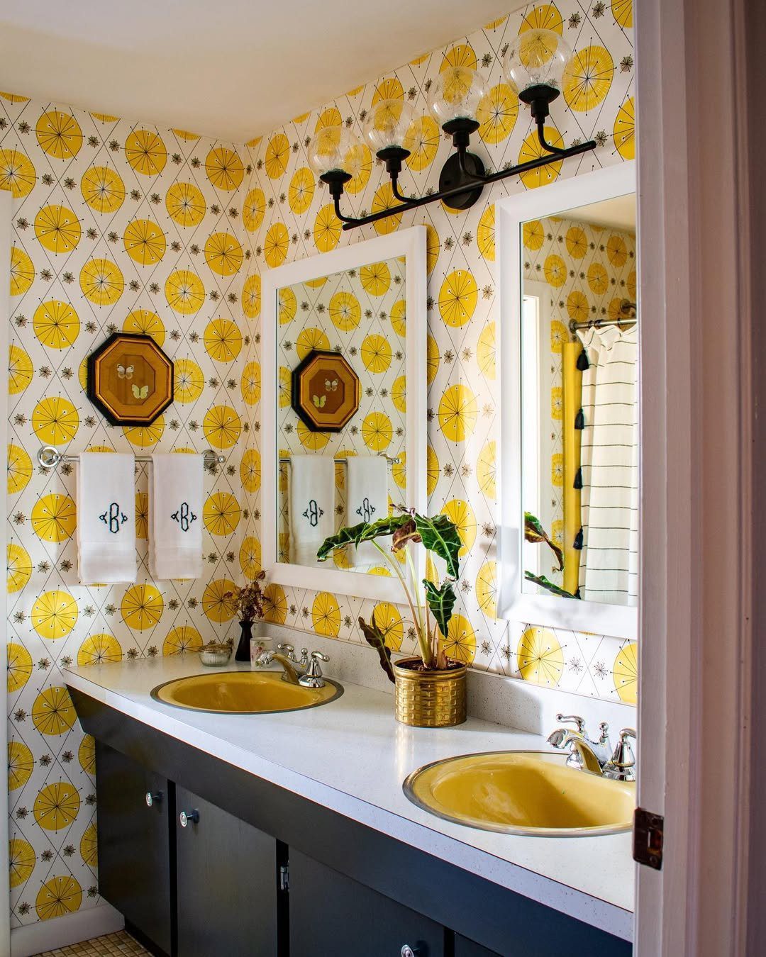 25 Mind-Blowing Eclectic Bathroom Designs for 2025 6 Retro Vibes With A Modern Twist