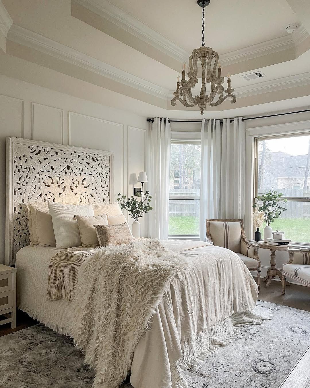 25 Dreamy Farmhouse Bedrooms You'll Obsess Over (2025) 9 Elegant Farmhouse With Vintage Charm