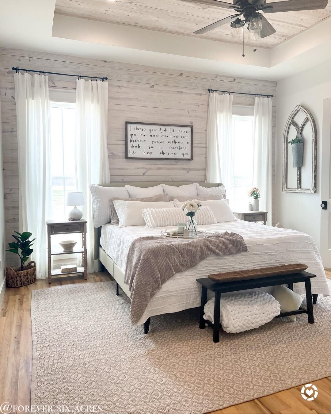 25 Dreamy Farmhouse Bedrooms You'll Obsess Over (2025) 14 14. Rustic Simplicity With Cozy Layers