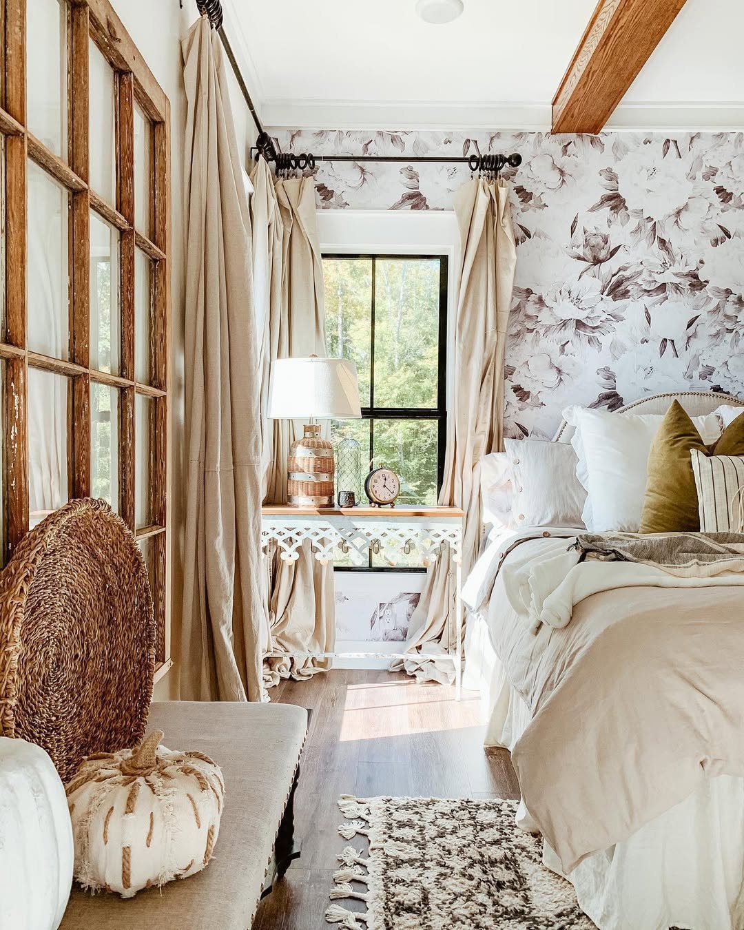 25 Dreamy Farmhouse Bedrooms You'll Obsess Over (2025) 17 Vintage Farmhouse With Floral Elegance