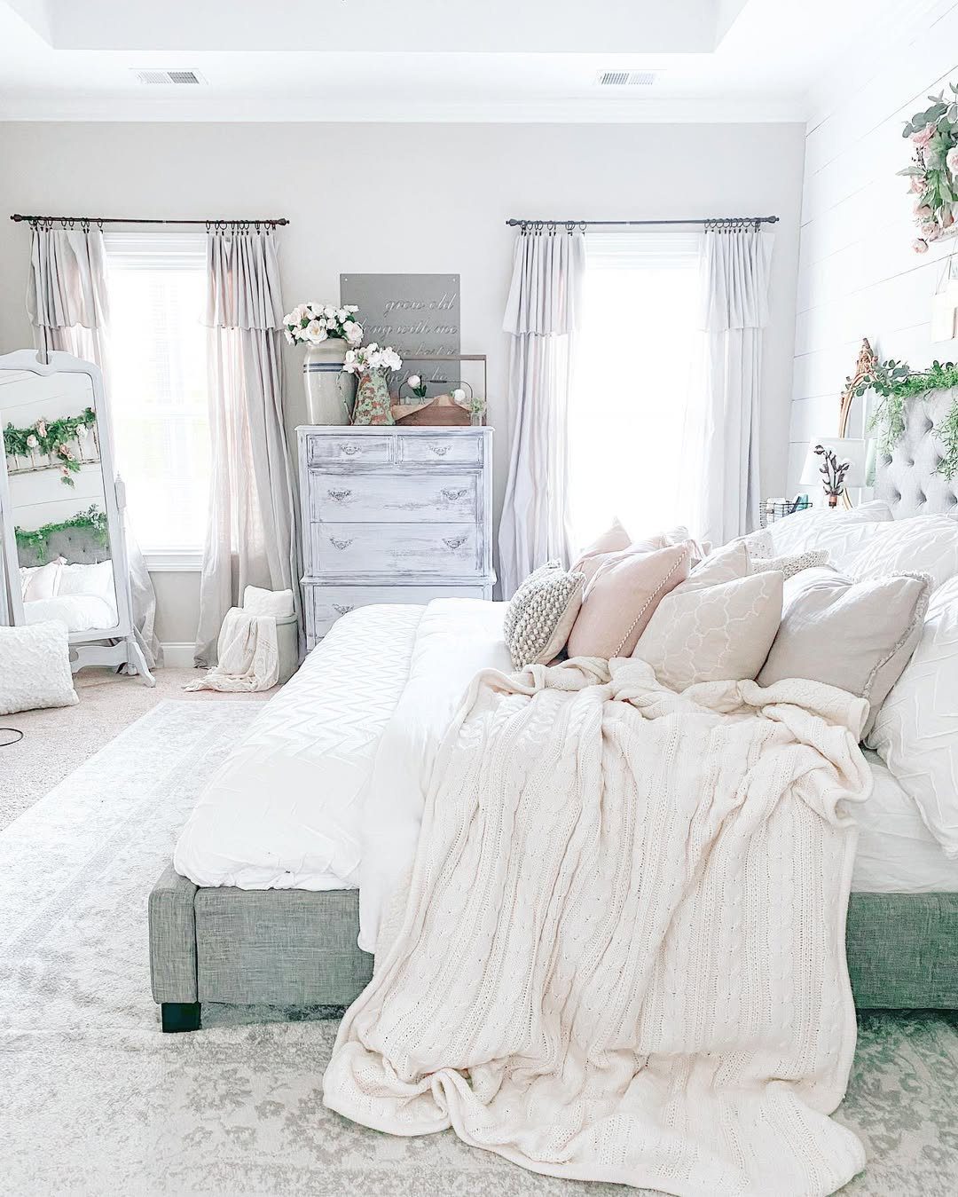 25 Dreamy Farmhouse Bedrooms You'll Obsess Over (2025) 19 Soft Neutrals With Vintage Farmhouse Charm