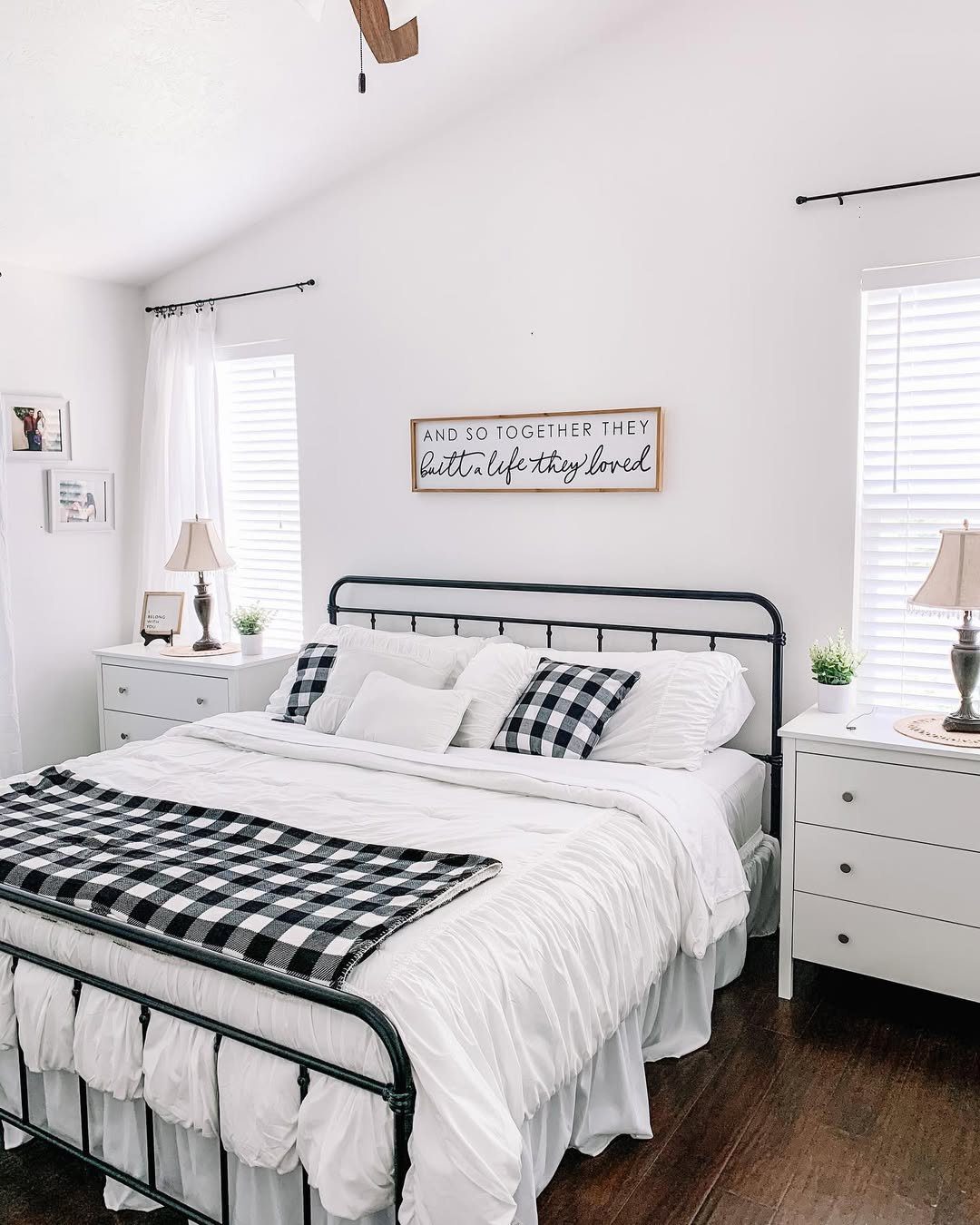 25 Dreamy Farmhouse Bedrooms You'll Obsess Over (2025) 2 Classic Farmhouse With A Modern Twist