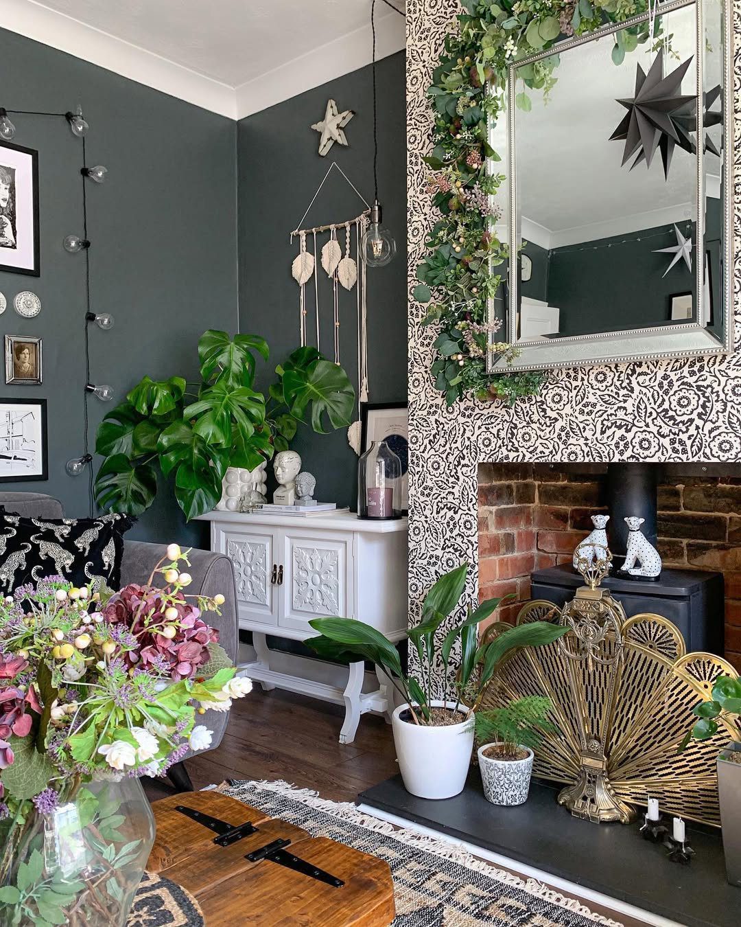 What is Dark Academia Interior Design