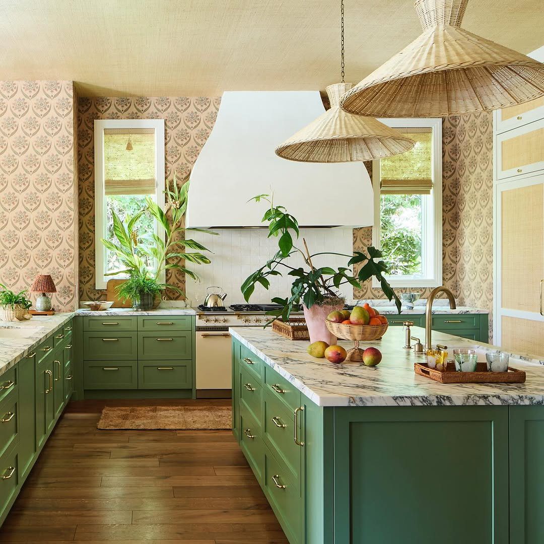 What Color Pairs Best With Green? Best Expert Tips