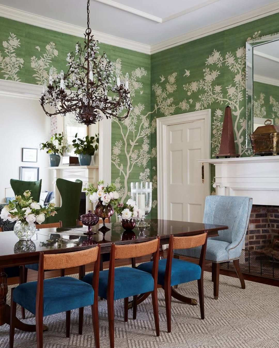 What Color Pairs Best With Green? Best Expert Tips