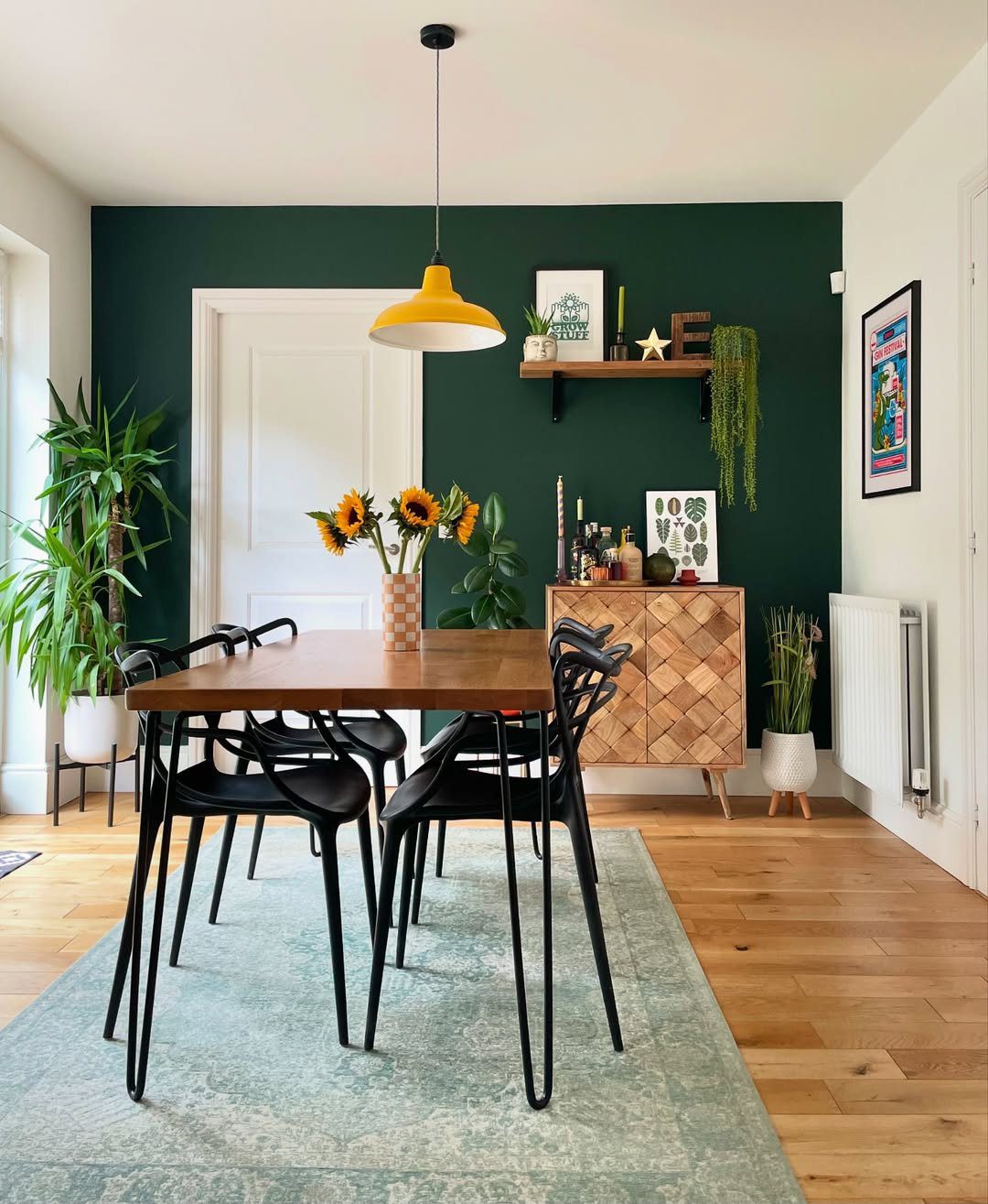 What Color Pairs Best With Green? Best Expert Tips