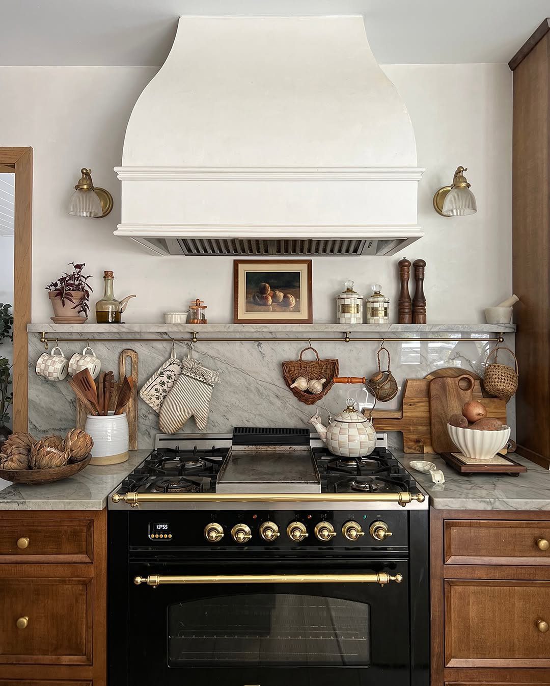 Tips to Style Kitchen Counters, According to Interior Design Experts