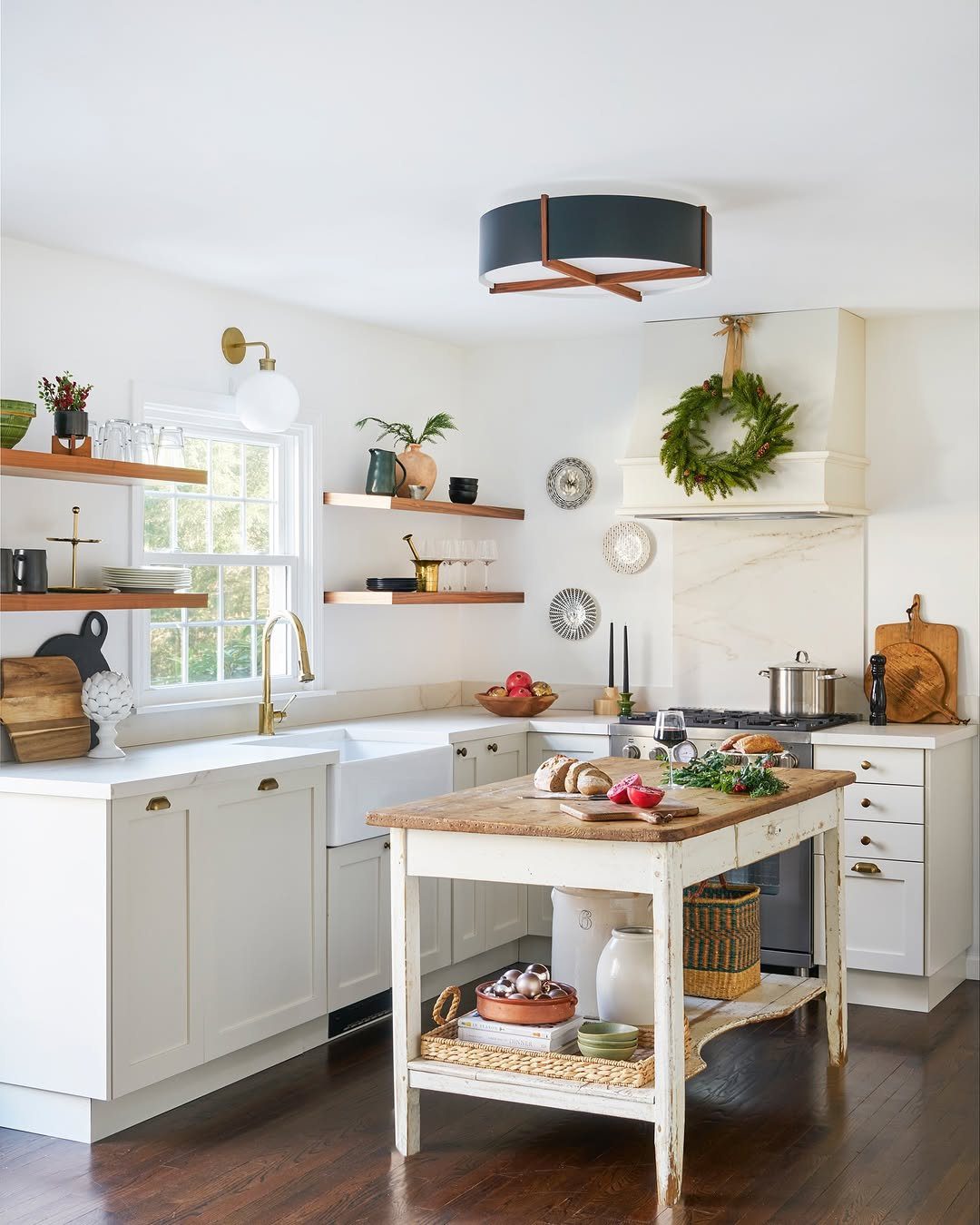 Tips to Style Kitchen Counters, According to Interior Design Experts