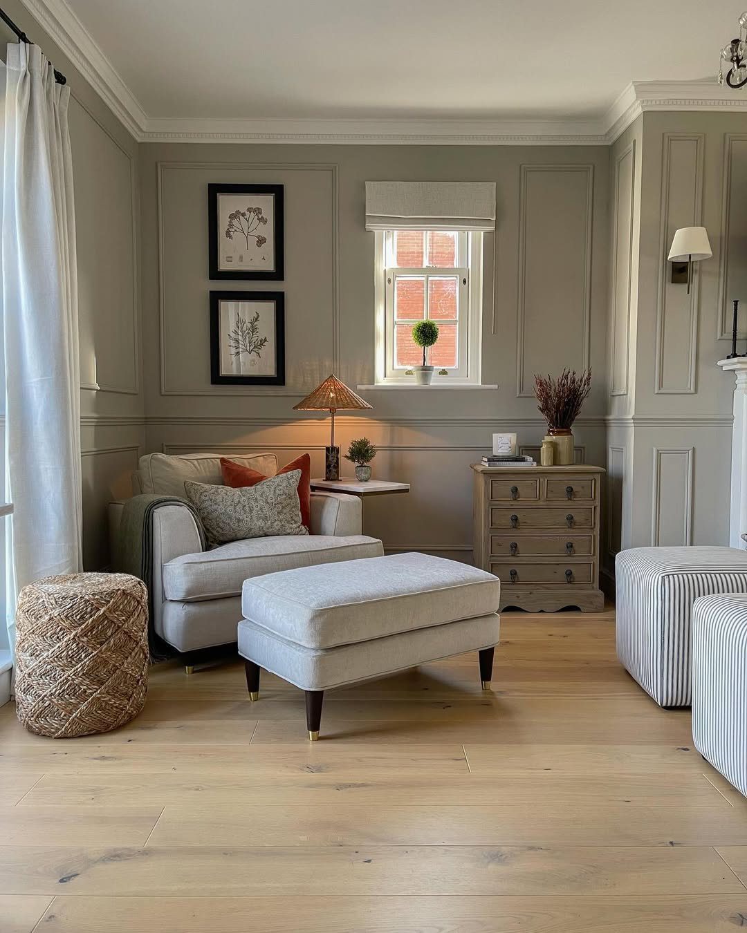 Shocking Paint Colors That Transform Tiny Living Rooms 3 Here Are the 12 Best Paint Colors For Small Living Room According To Experts