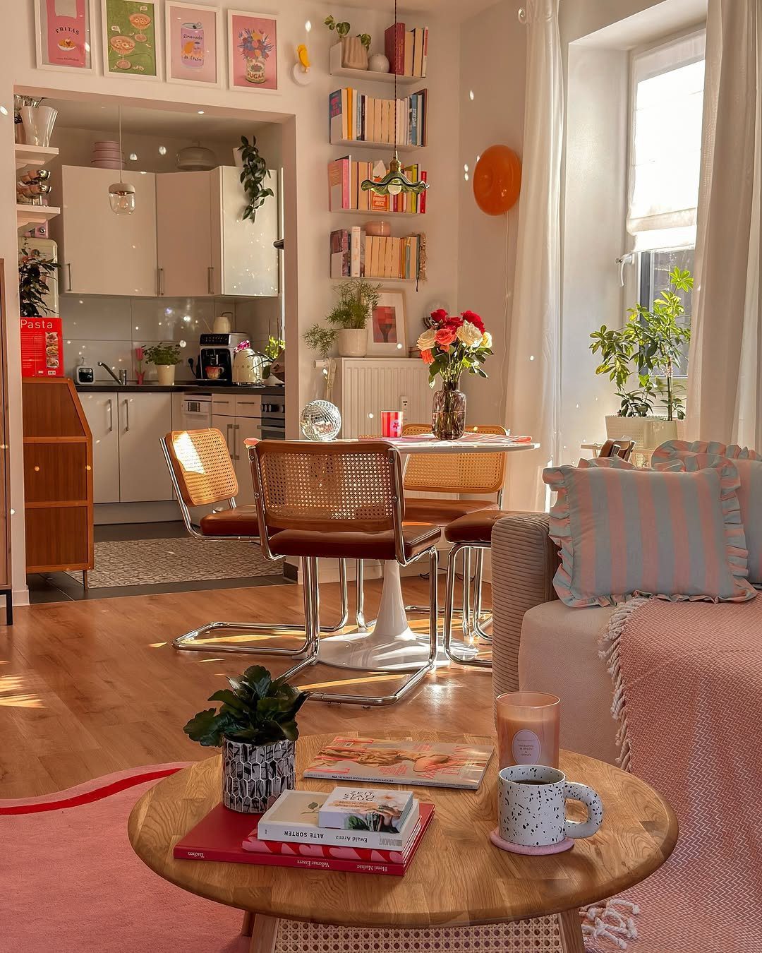 Stunning Sun-Soaked Dining Rooms for 2025! 1 Sunlight And Style: A Warm Dining Escape