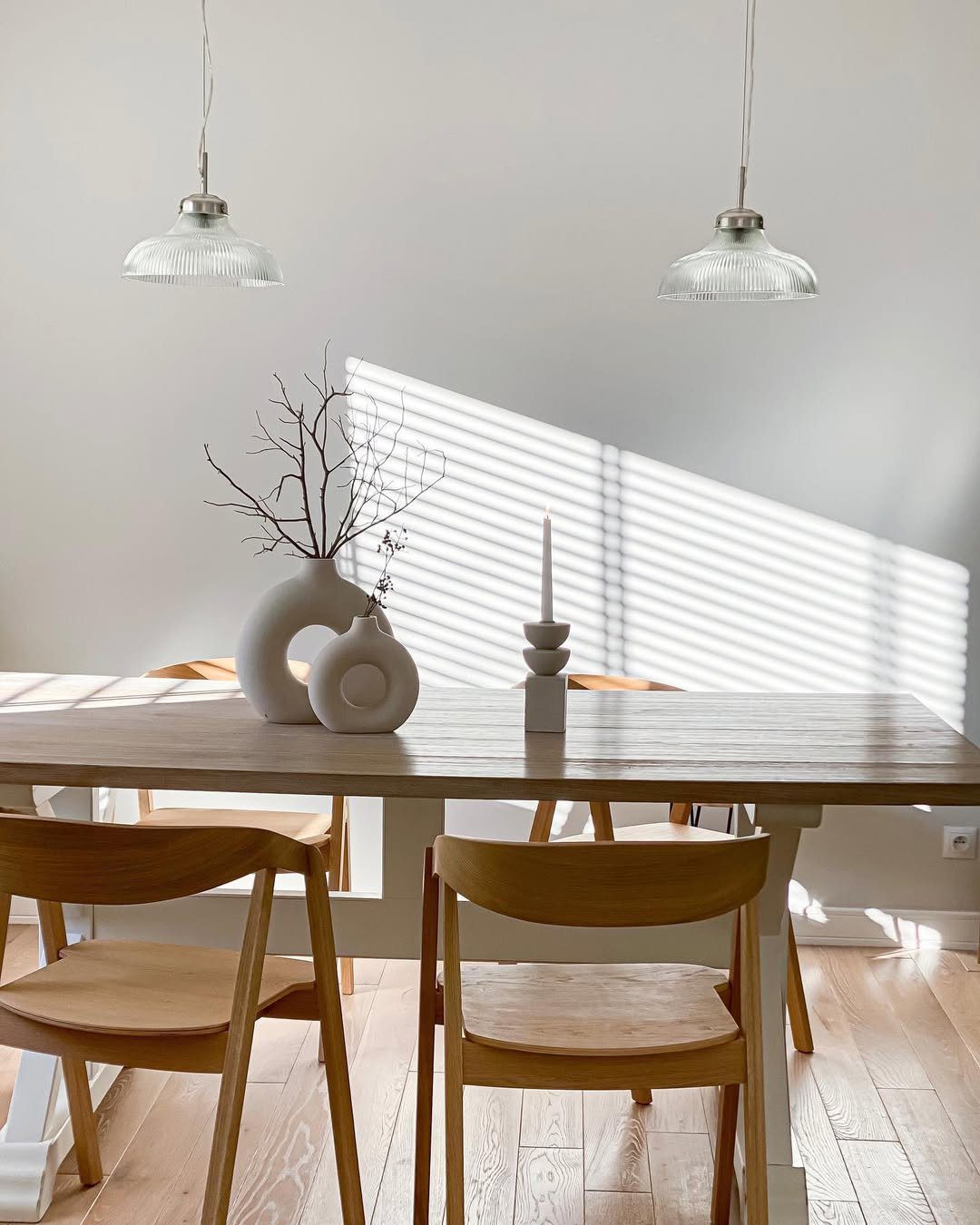 Stunning Sun-Soaked Dining Rooms for 2025! 24 Minimalist Dining With Warm Natural Light