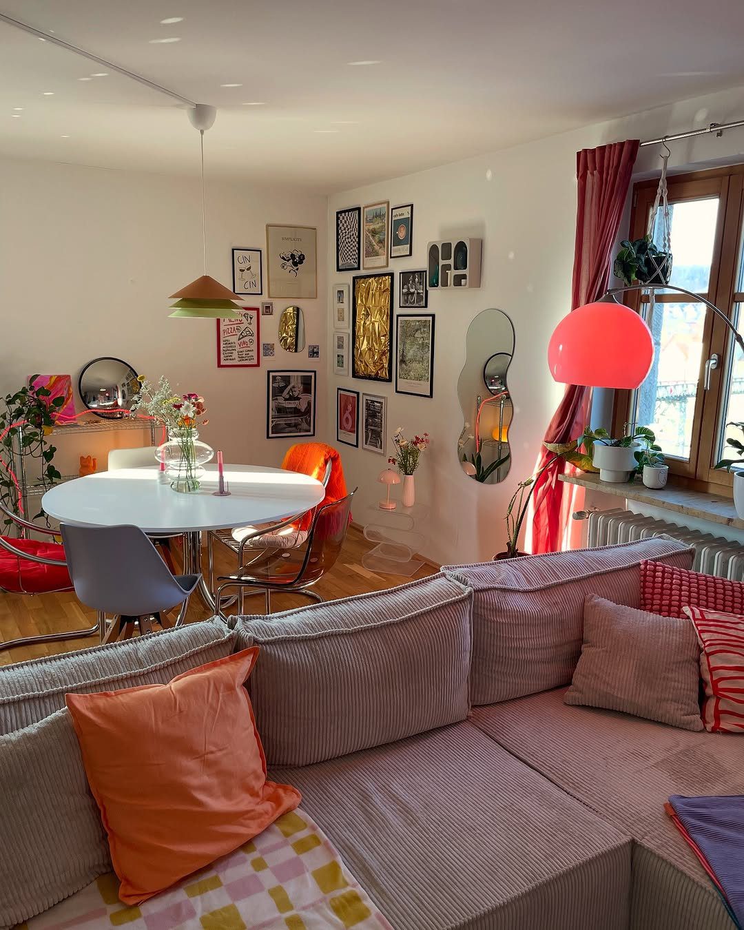 Stunning Sun-Soaked Dining Rooms for 2025! 5 Sunlit Eclectic Charm With Bold Hues