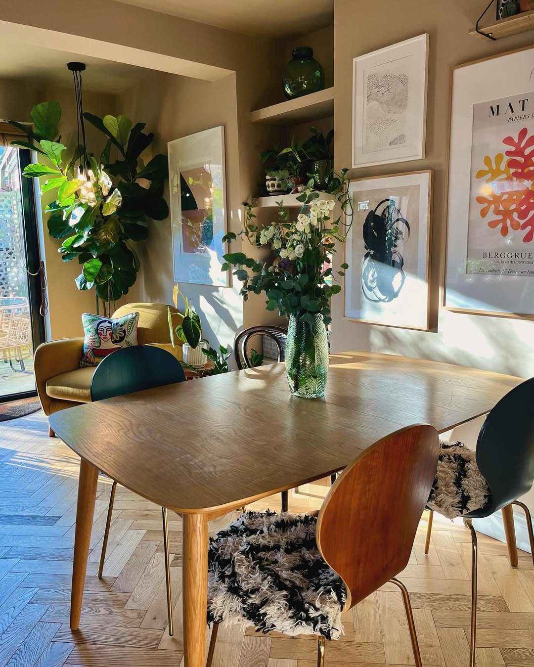 Stunning Sun-Soaked Dining Rooms for 2025! 6 Earthy Warmth Meets Sunlit Sophistication