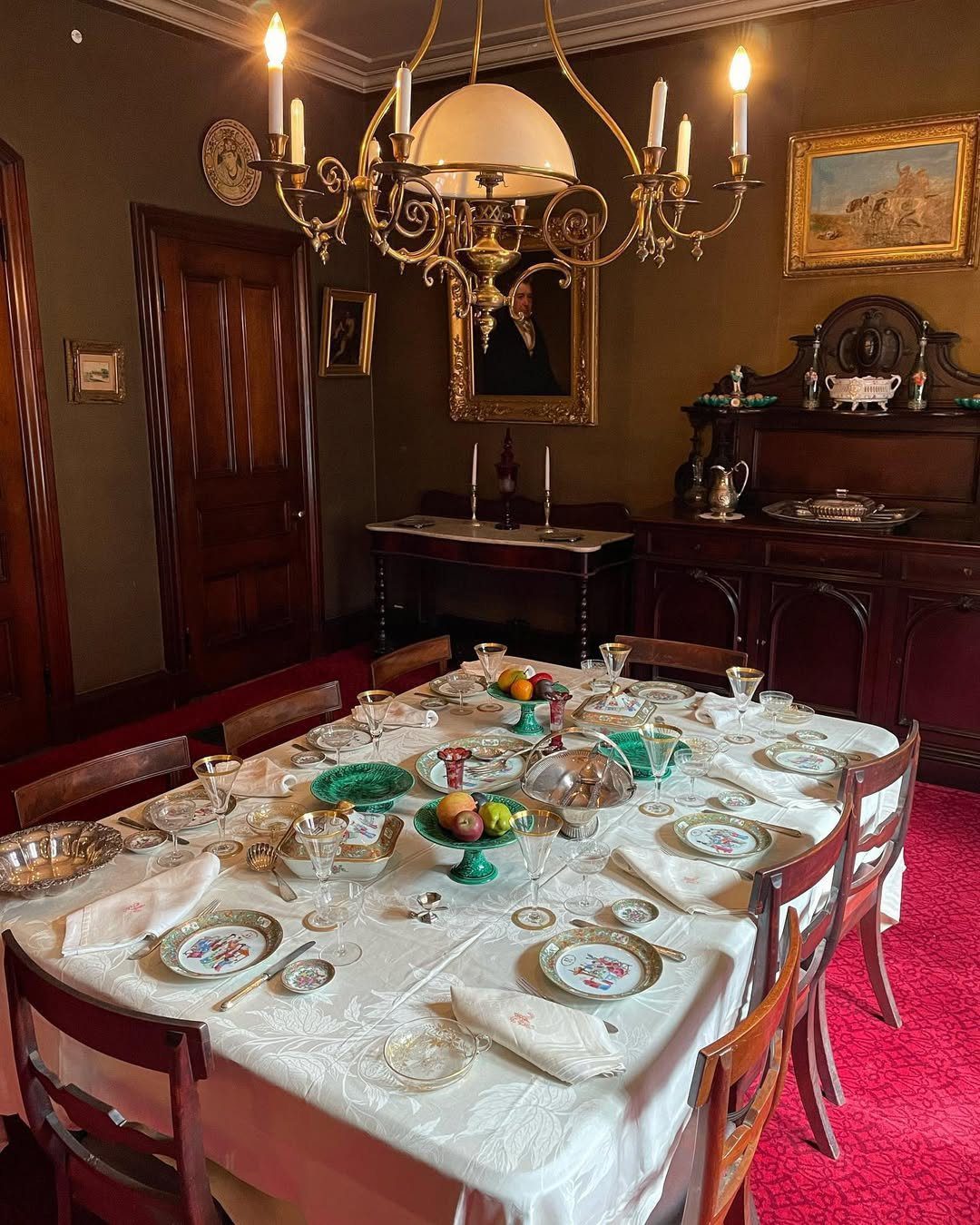 Victorian Dining Rooms That Will Stun You in 2025 10 10. Victorian Elegance With Classic Dining Charm