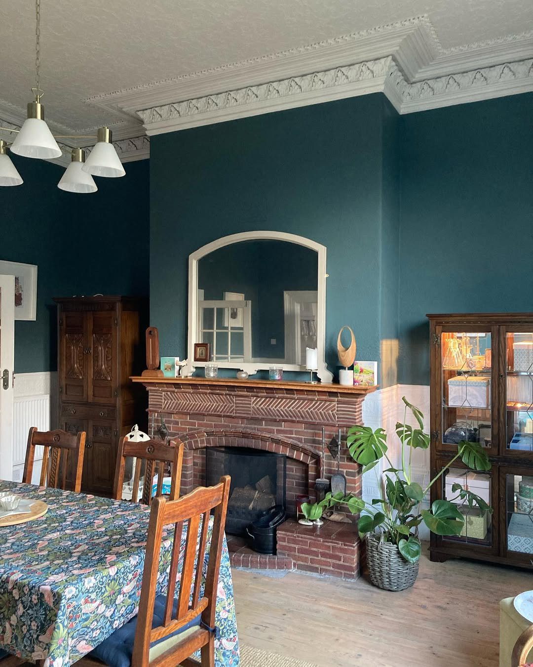 Victorian Dining Rooms That Will Stun You in 2025 24 word image 44778 25