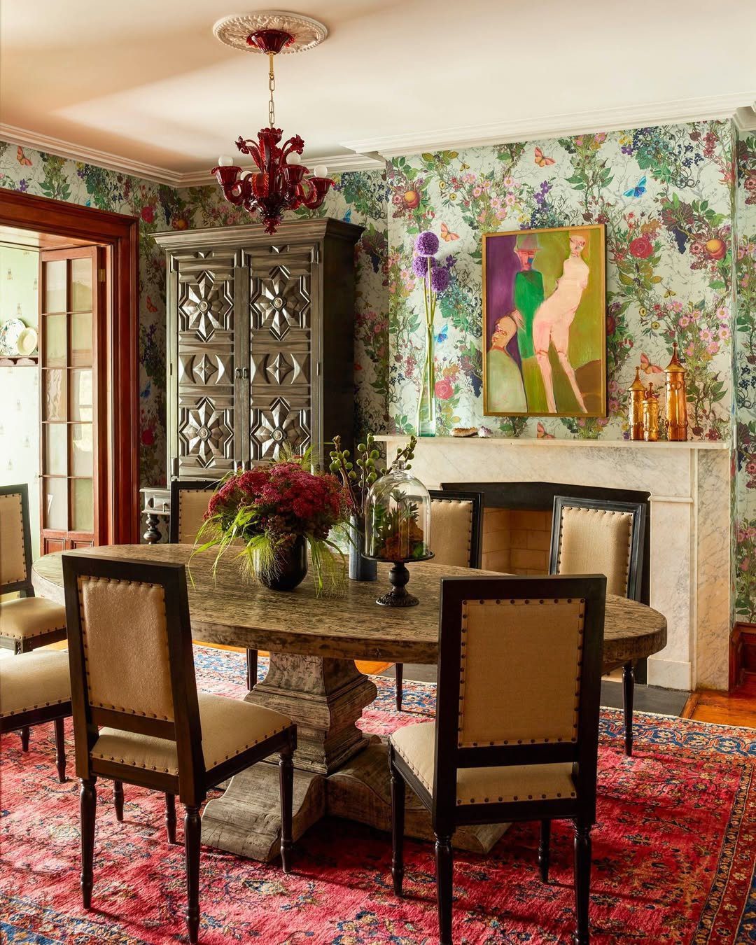Victorian Dining Rooms That Will Stun You in 2025 2 Victorian Elegance With A Floral Twist